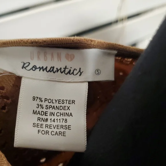 URBAN Romantics Long Sleeve Tan Lace Crop Top - Picture 2 of 8